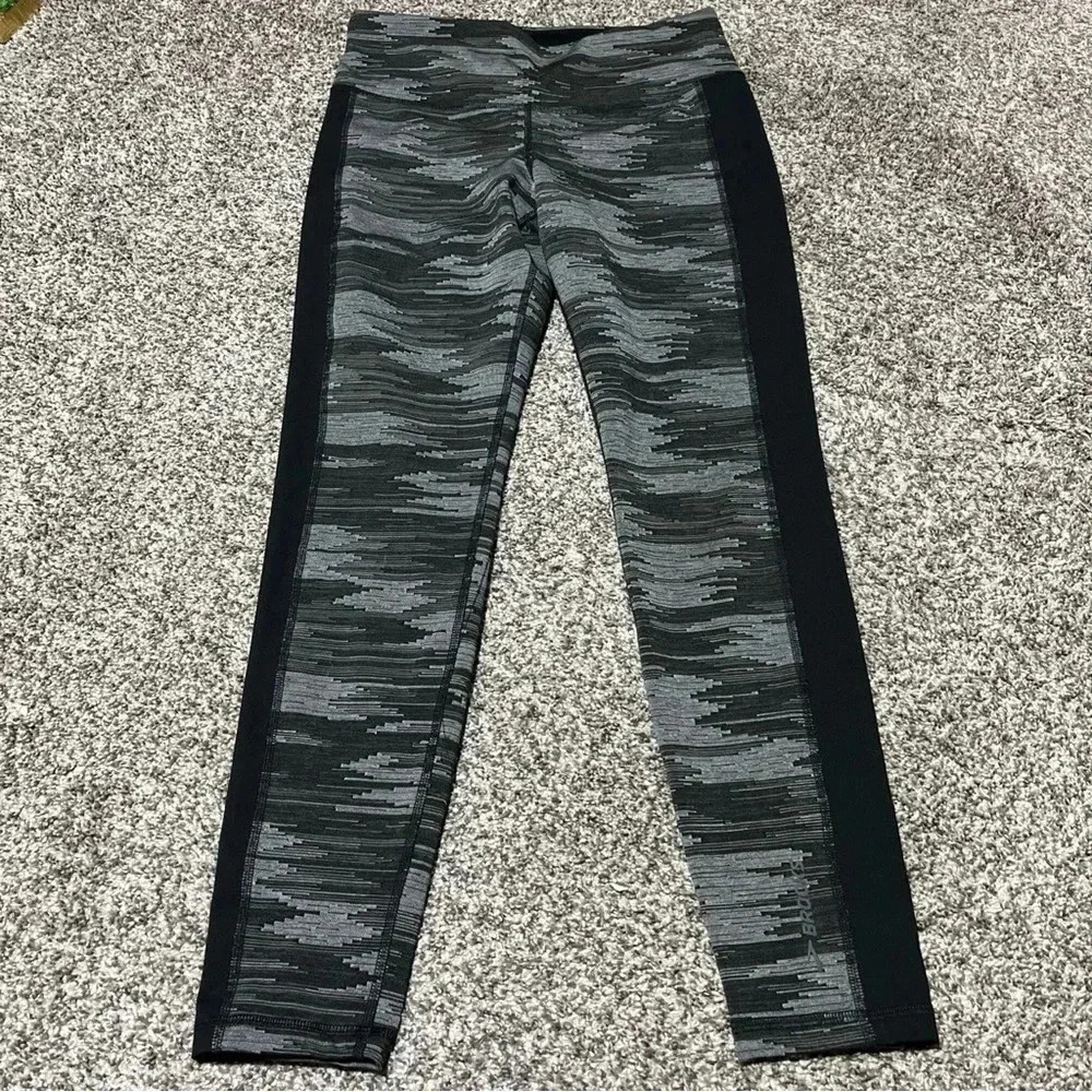 Brooks Tight Black Gray Leggings  7/8 Length Medium Running Yoga